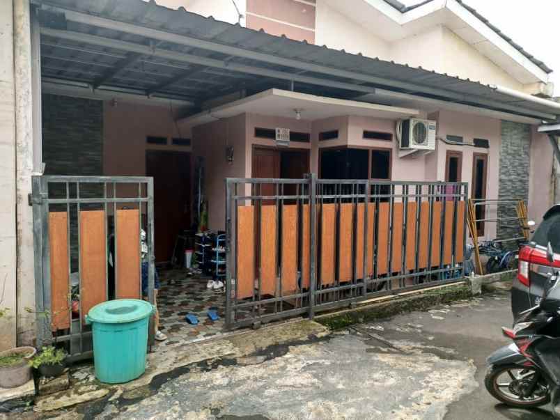 dijual rumah jl caringin pancoran mas depok