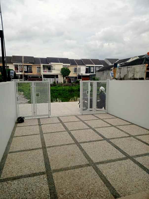 dijual rumah jl cisaranten kulon