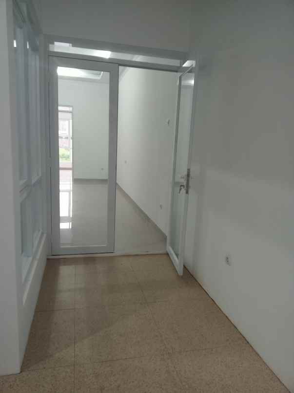 dijual rumah jl cisaranten kulon