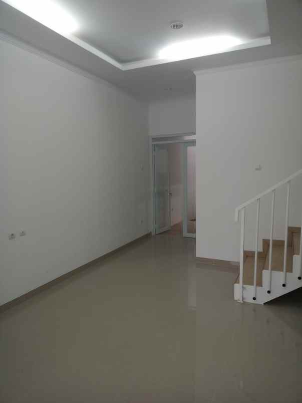 dijual rumah jl cisaranten kulon