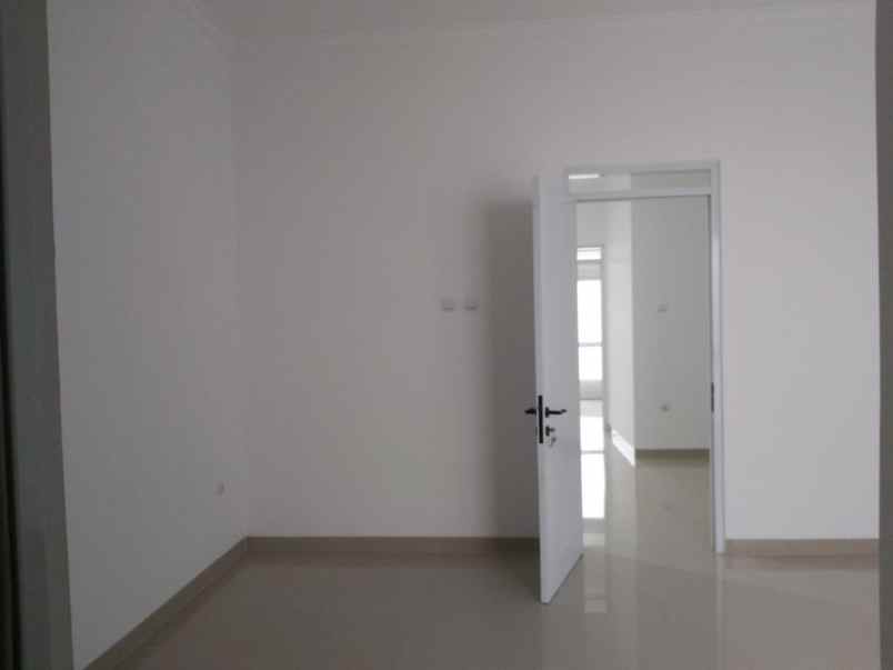 dijual rumah jl cisaranten kulon