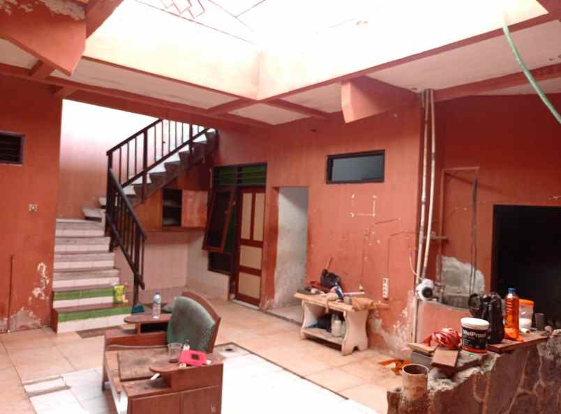 dijual rumah jl damai