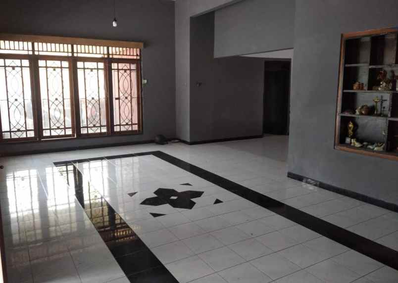 dijual rumah jl damai