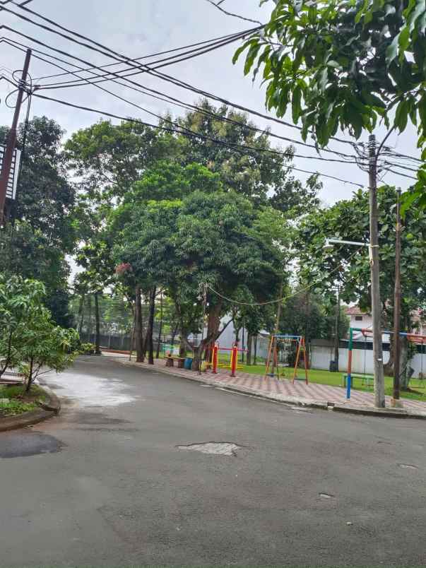 dijual rumah jl gardenialoka