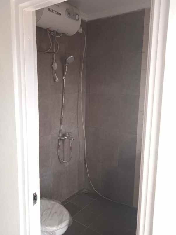 dijual rumah jl gg rambutan