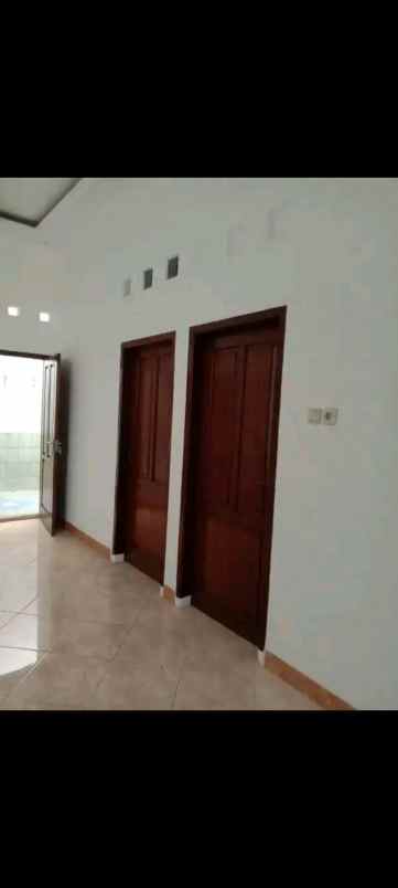 dijual rumah jl griya prasetya utara