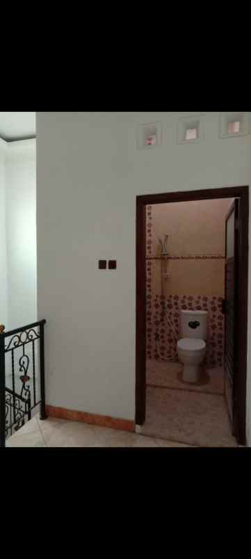 dijual rumah jl griya prasetya utara