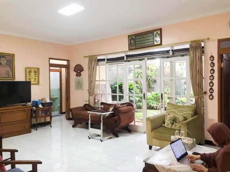 dijual rumah jl guntursari turangga