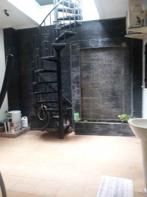 dijual rumah jl kav marinir pondok