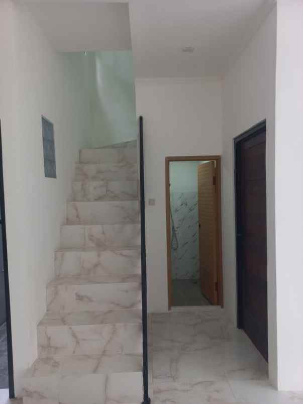 dijual rumah jl kayu gede 2 rt 02 rw 04