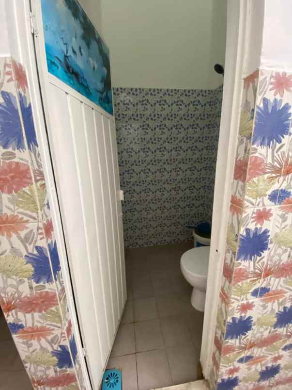 dijual rumah jl keputih gg makam blok b