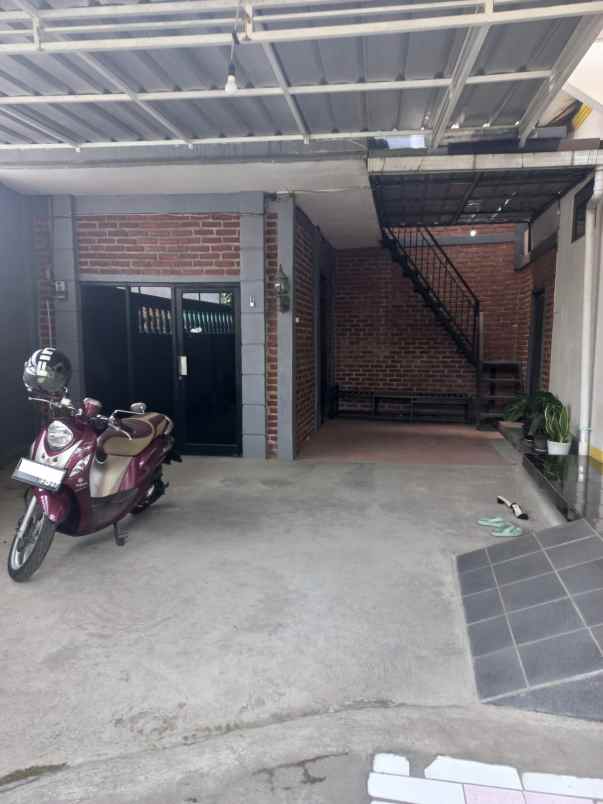 dijual rumah jl kyai h usman dhomiri