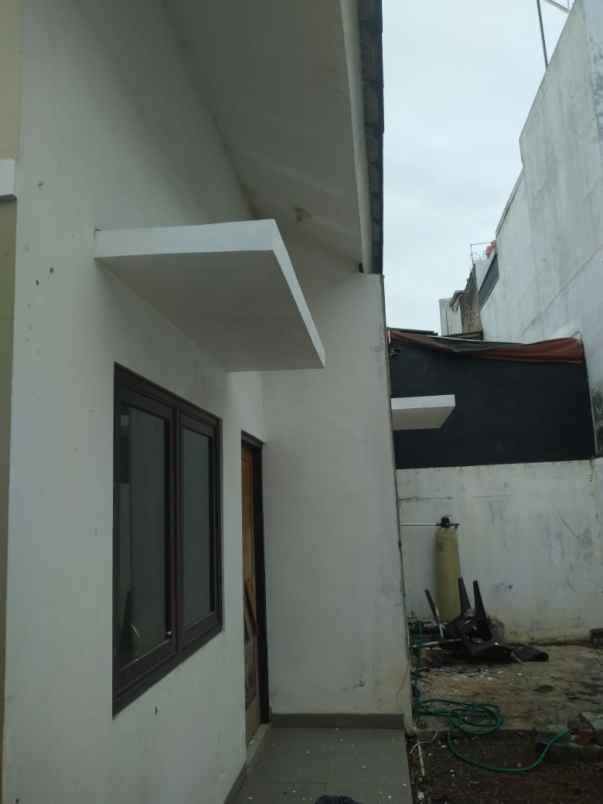 dijual rumah jl lereng indah pondok