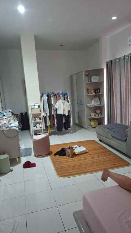 dijual rumah jl menteng indah