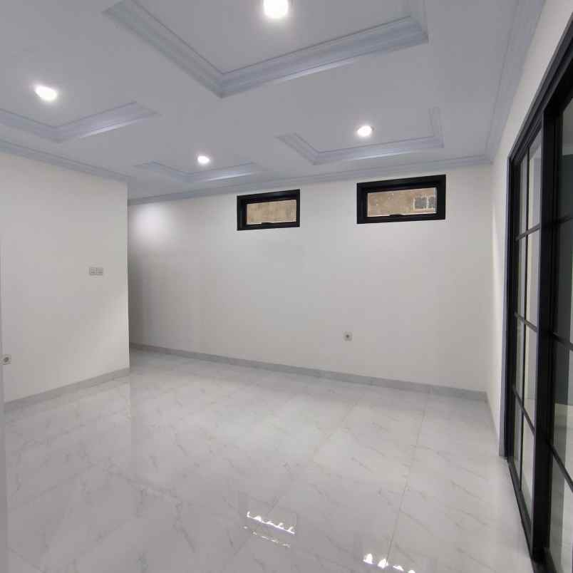 dijual rumah jl moch kahfi 1