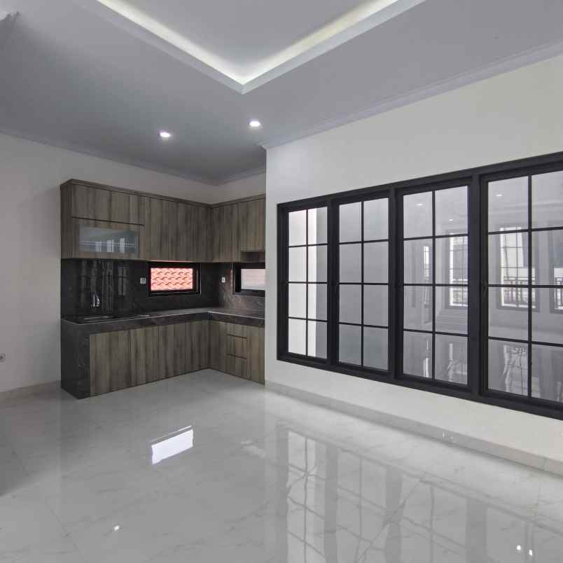 dijual rumah jl moch kahfi 1