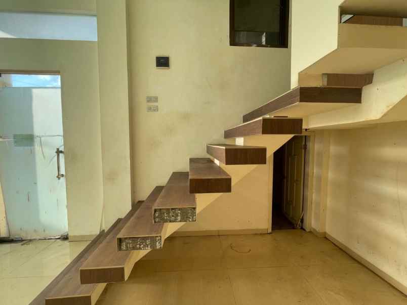 dijual rumah jl mustika kel semabung