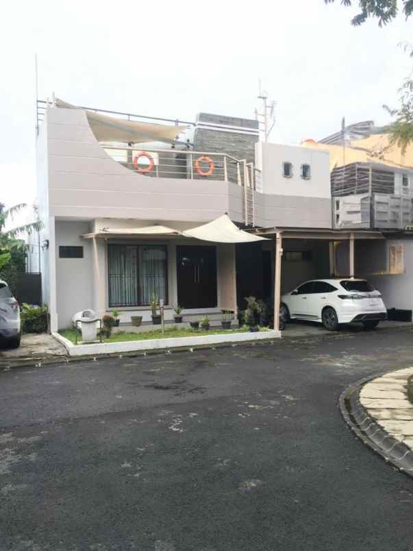 dijual rumah jl nilem buah batu