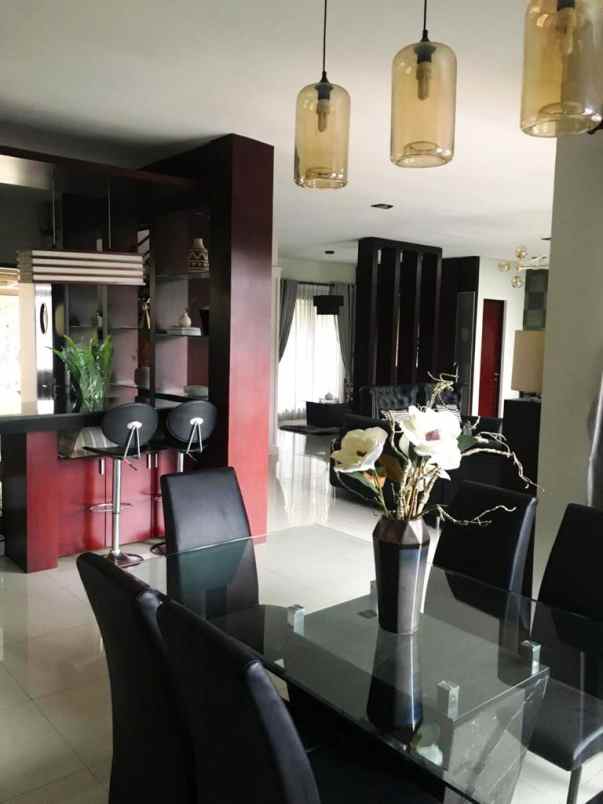 dijual rumah jl nilem buah batu