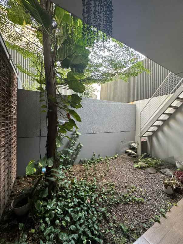 dijual rumah jl suryalaya cijagra