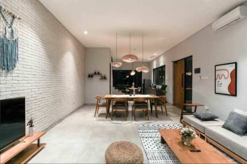 dijual rumah jl tirtasari setraduta