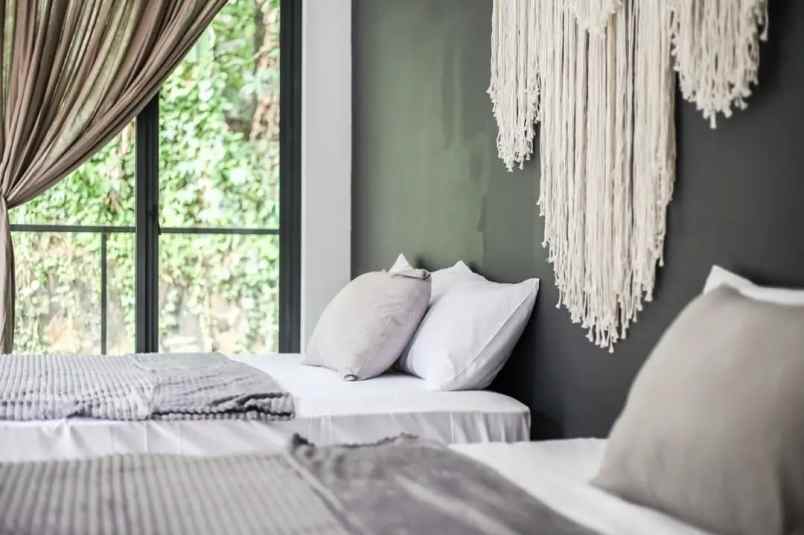 dijual rumah jl tirtasari setraduta