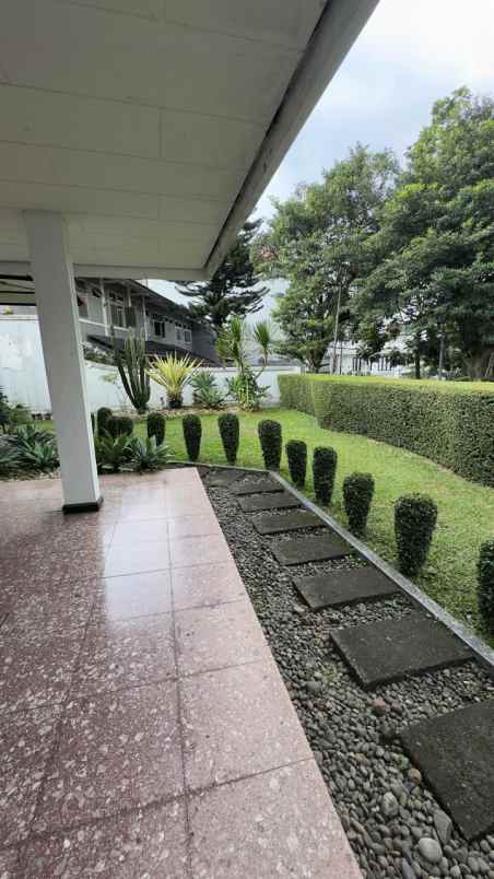 dijual rumah jl tubagus ismail dago bandung