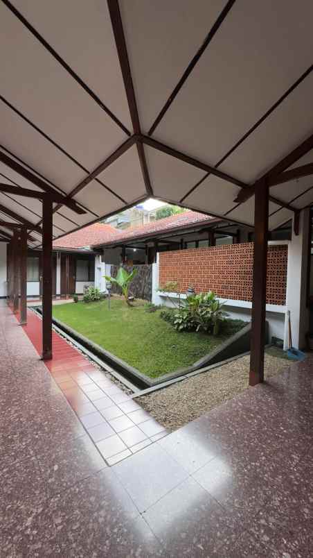 dijual rumah jl tubagus ismail dago bandung