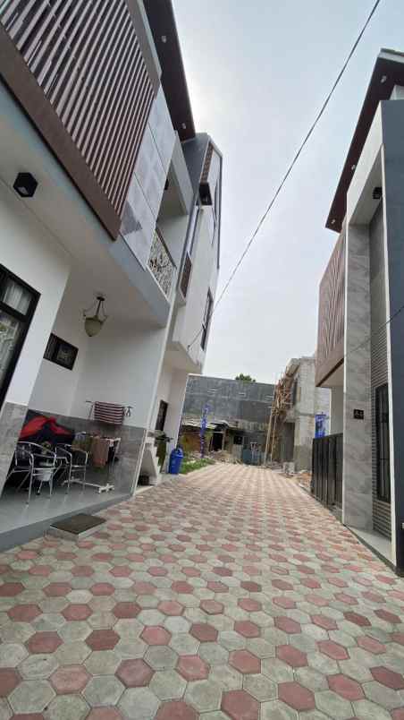 dijual rumah jl utan kayu