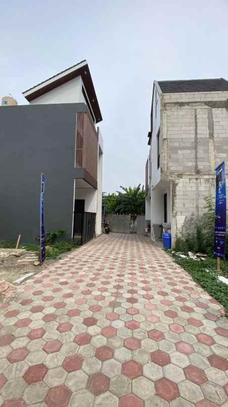 dijual rumah jl utan kayu