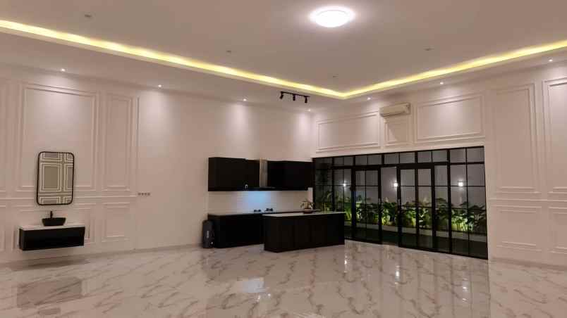 dijual rumah jl wijaya kusuma