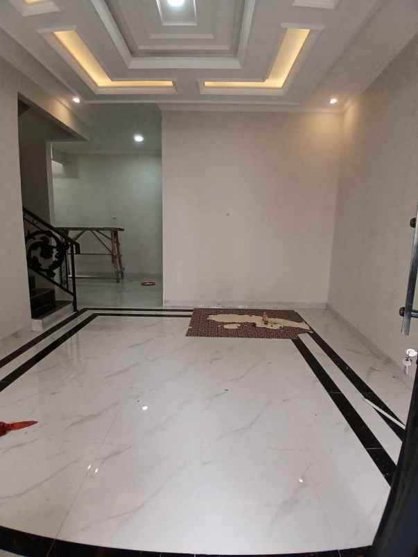 dijual rumah jln raya jatimulya depok