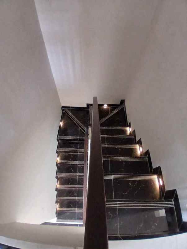 dijual rumah jln raya jatimulya depok