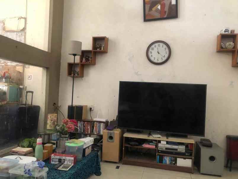 dijual rumah jln saturnus selatan