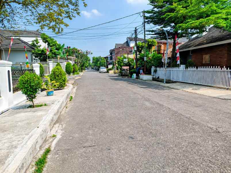 dijual rumah jln saturnus selatan