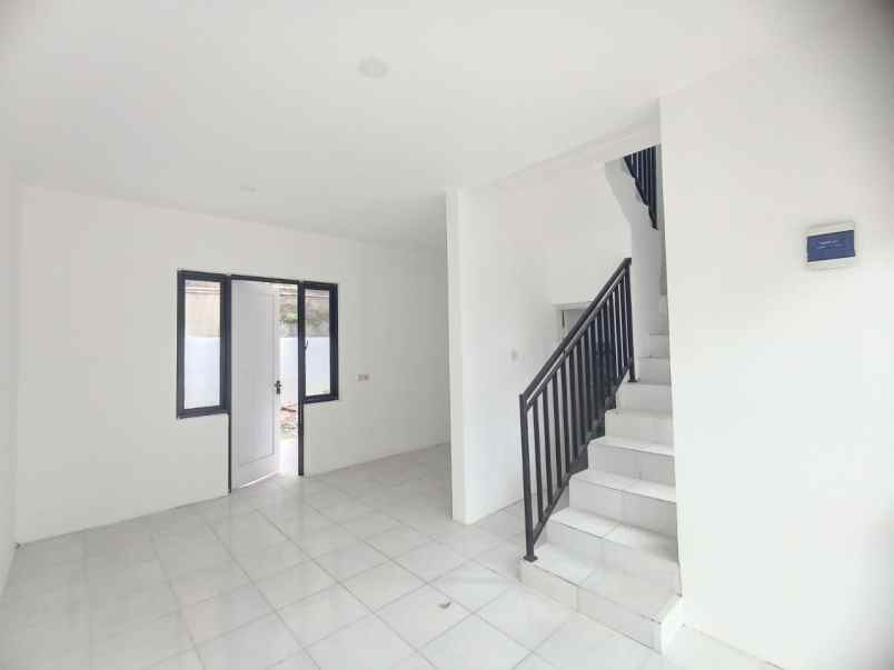 dijual rumah kadaung