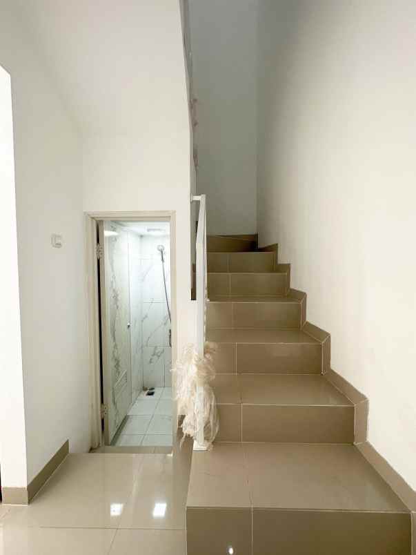 dijual rumah kalisari