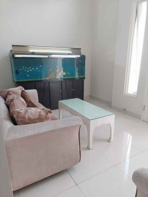 dijual rumah karah tama