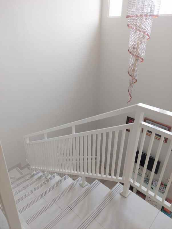 dijual rumah karah tama