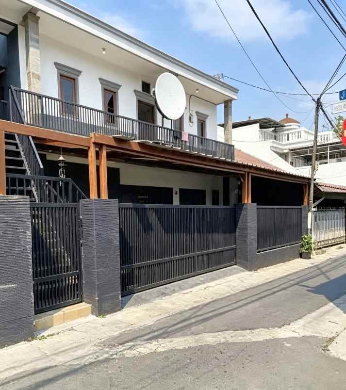 dijual rumah kebayoran baru