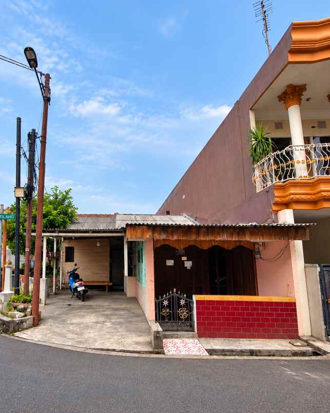 dijual rumah kelurahan tengah