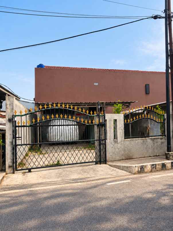 dijual rumah kelurahan tengah