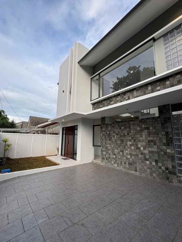 dijual rumah kencana loka bsd