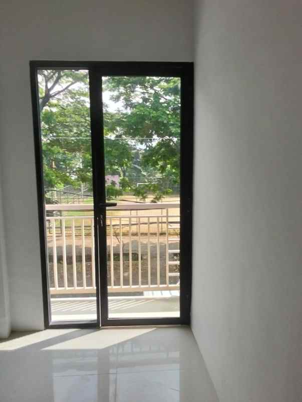 dijual rumah kertomenanggal