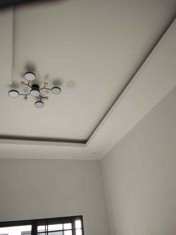 dijual rumah kertomenanggal