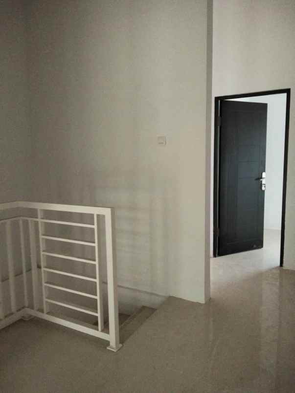 dijual rumah kertomenanggal