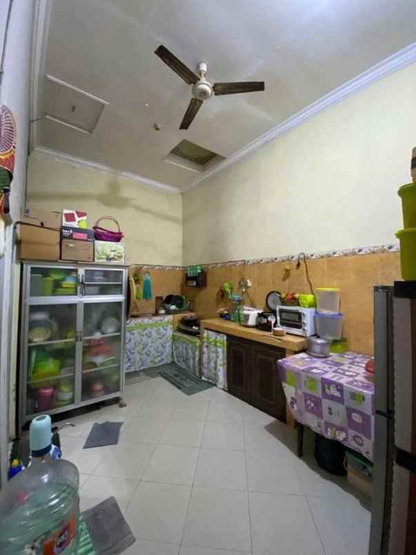 dijual rumah ketintang baru selatan