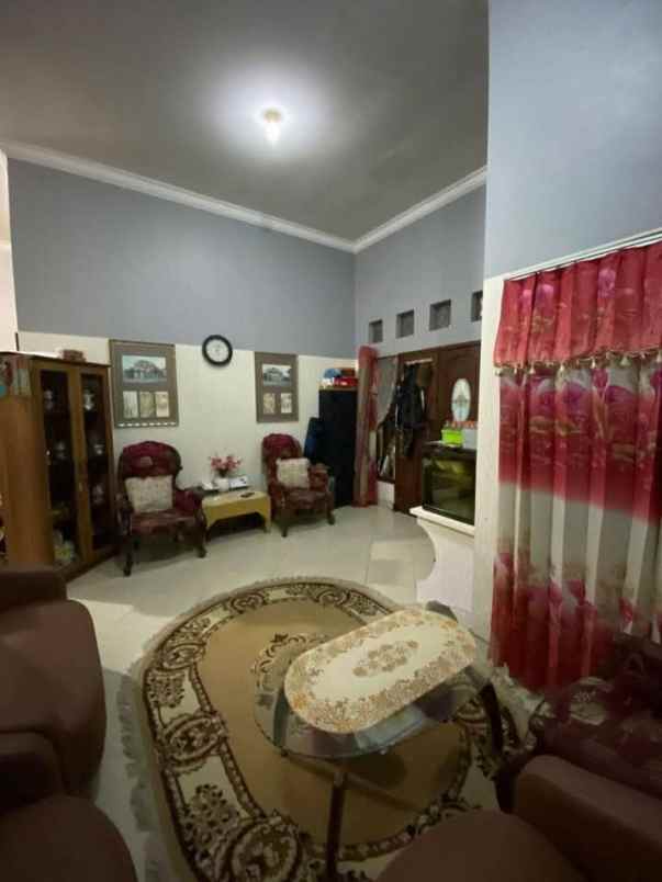 dijual rumah ketintang baru selatan