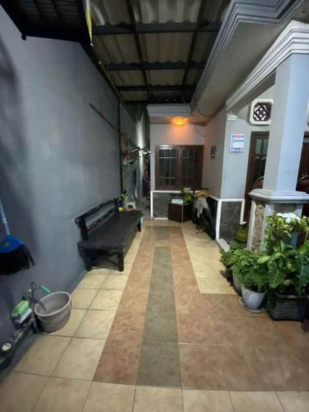 dijual rumah ketintang baru selatan