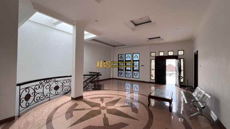 dijual rumah komplek cemara asri jalan